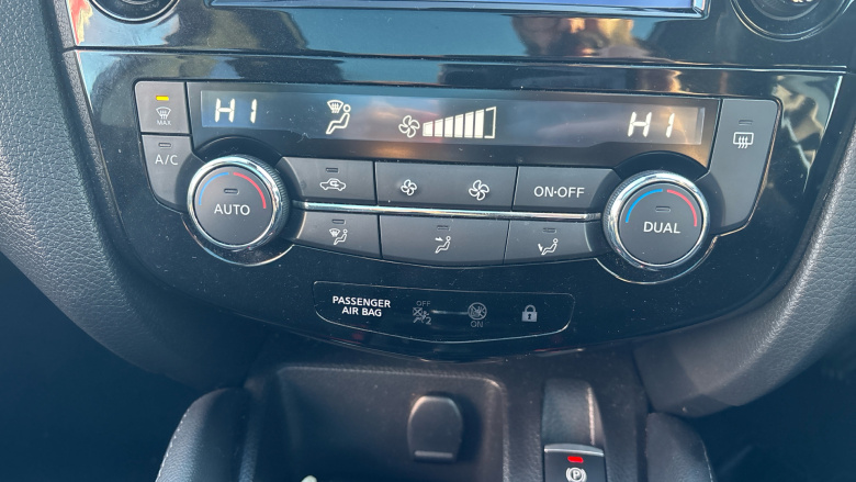 Nissan Qashqai 1.5 dCi N-Connecta 5dr Diesel Hatchback